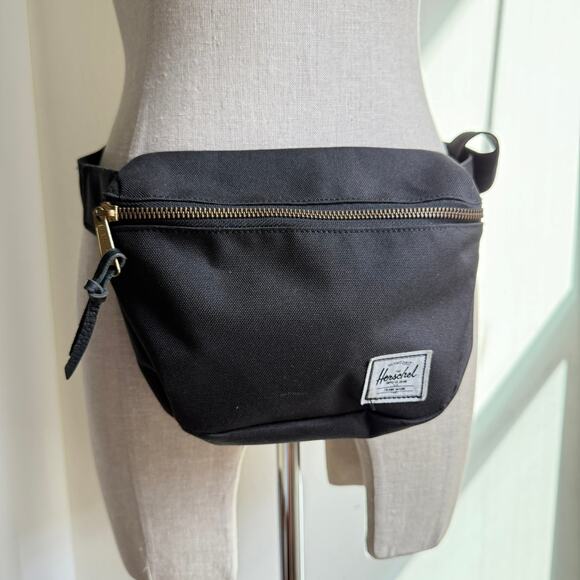 Herschel Supply Co. Unisex Black Hip Pack Belt Bag 9x7” Adjustable - Picture 2 of 9